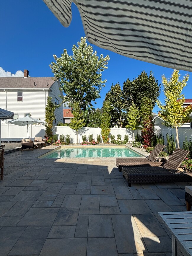 21 Apthorp St, Quincy, MA 02170 - photo 2