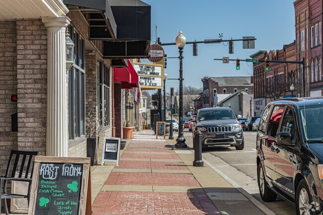 Salem residents can find local shopping, dining and entertainment options in the walkable downtown district.