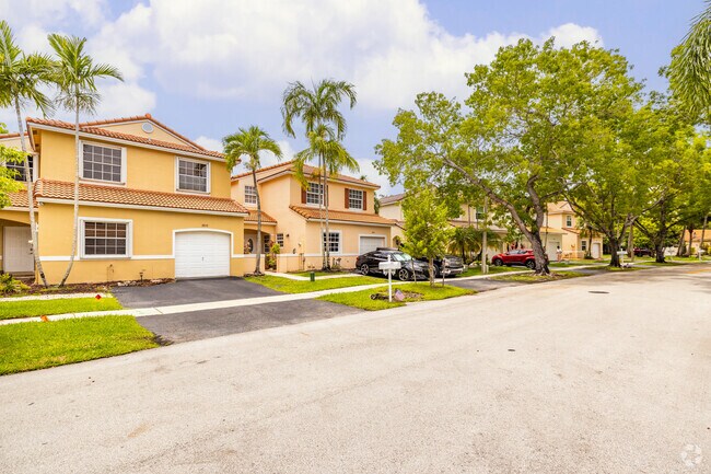 Townhomes in Silver Lakes are spacious and luxurious.