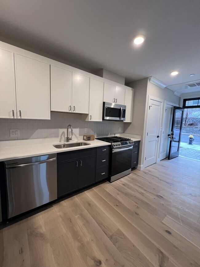 157 Everett St Unit 101, Boston, MA 02134