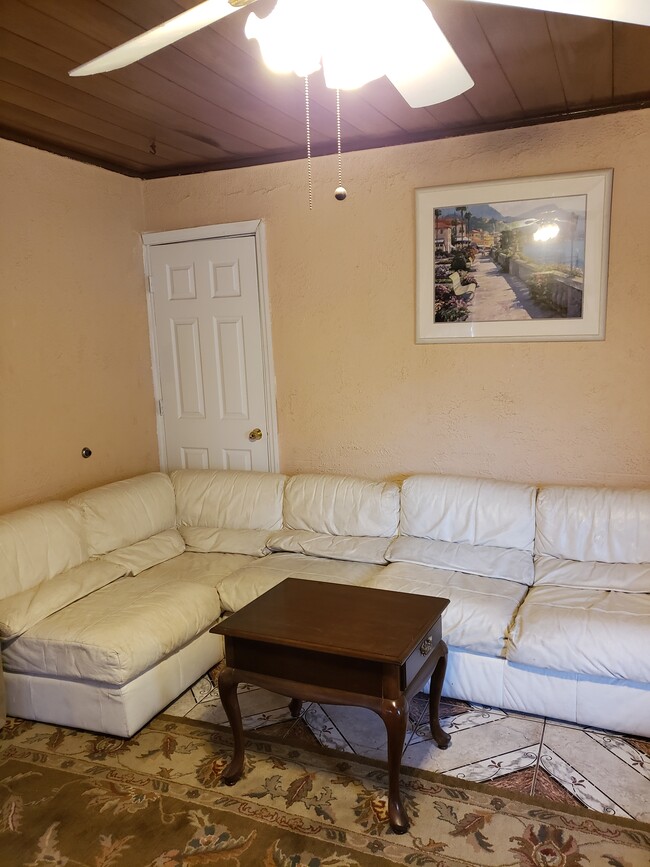 827 Briggs St, West Palm Beach, FL 33405 - photo 2