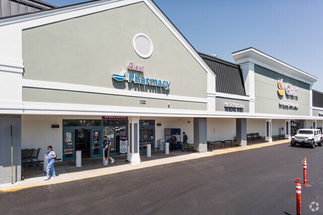 Giant Food in Newington is one of a couple of grocery stores here.