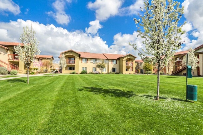 The Village at Henderson, Porterville, CA 93257 - photo 4