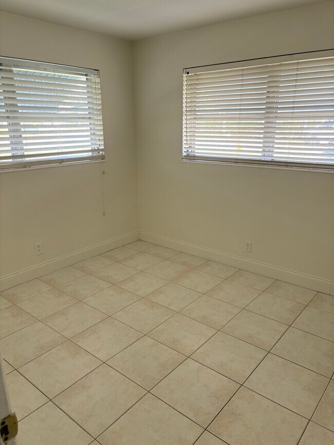 370 SW 1st St unit 370, Boca Raton, FL 33432 - photo 5