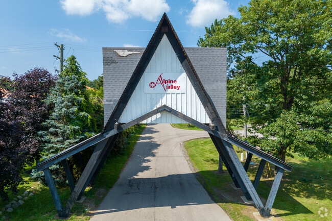 Alpine Valley Ski Resort has variety of ski runs and snowboard terrain in White Lake.