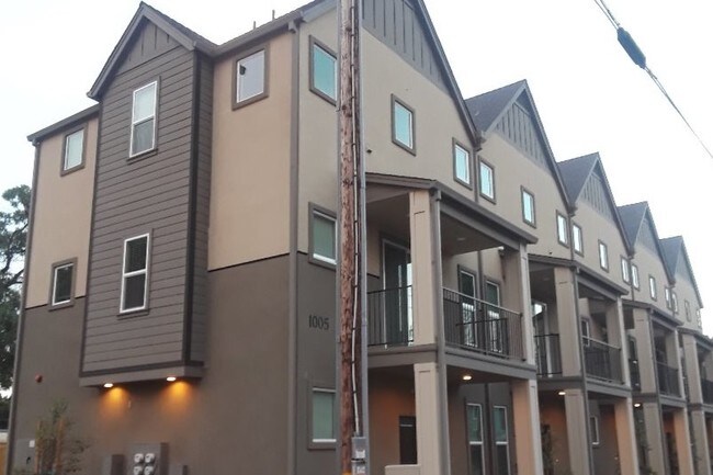 6TH STEET APARTMENTS