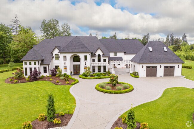A stunning large estate located in Covington WA.