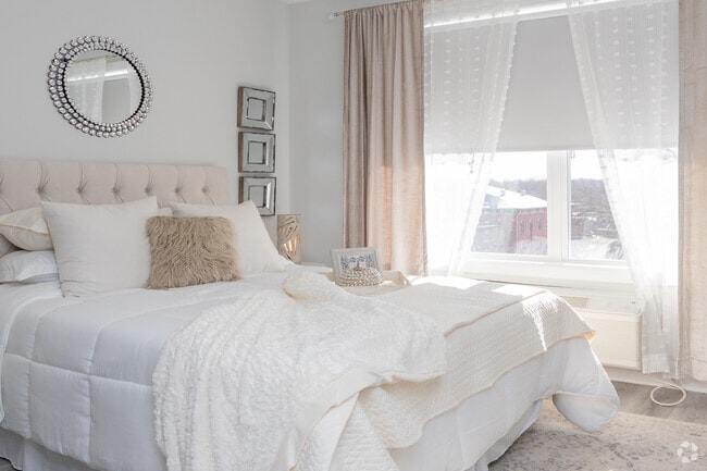 1 BR, 1 BA, Den 815 SF Bedroom