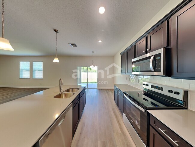 1054 Heavenly Dr, St. Cloud, FL 34769 - photo 4