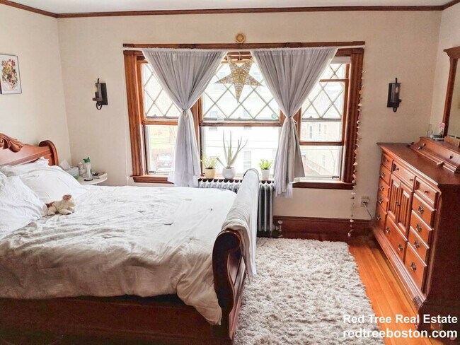 7 Justin Rd unit 5-bed 2-bath BRIGHTO, Brighton, MA 02135 - photo 7