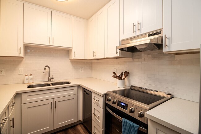 Union On Bellevue, Tucson, AZ 85716 - photo 4