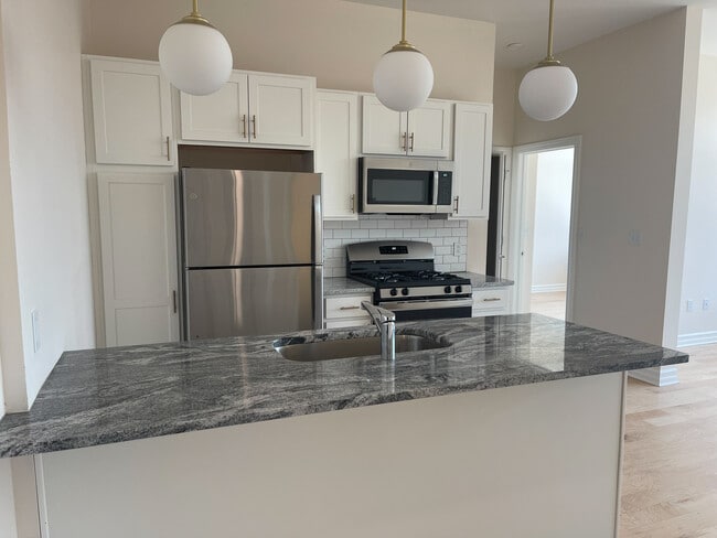 The Residences at 471 Elmwood, Buffalo, NY 14222 - photo 4