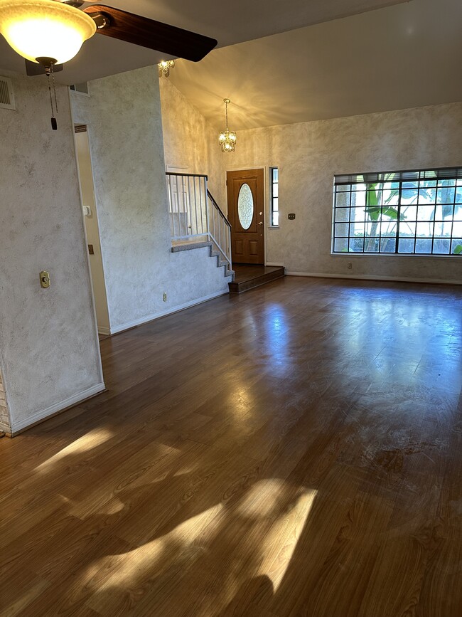 1101 Heatherview Dr, Oak Park, CA 91377 - photo 6