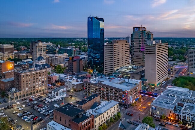 Meadows-Loundon residents are just minutes away from the bustle of Downtown Lexington.