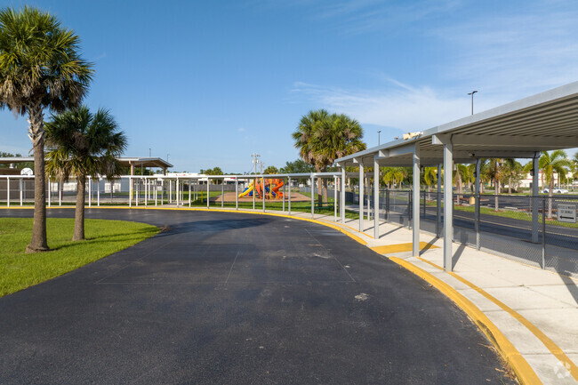 G. Weaver Hipps Elementary School in Fort Myers' pick up line system keeps pick/dropoffs orderly
