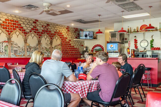 Minelli's Pizza near Valleyview Heights is a casual, family restaurant.