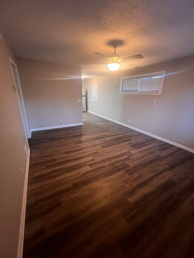 715 Reynolds St unit No. 2, Brunswick, GA 31520 - photo 4