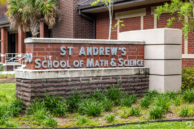 Welcome to St Andrew's School of Math & Science in West Ashley.