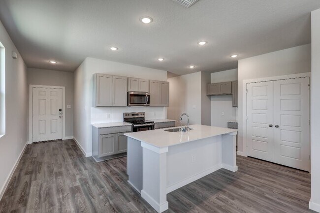 9887 Chavaneaux Landing, San Antonio, TX 78221 - photo 3