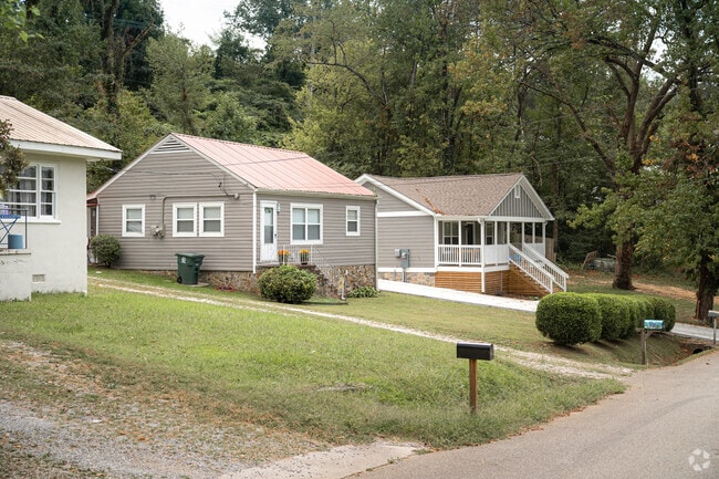 Moccasin Bend is home to many cottages and bungalows.