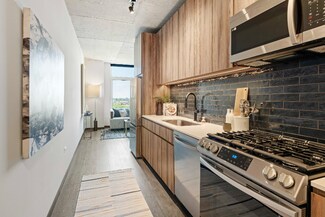 191 N Ashland Ave, Chicago, IL 60607