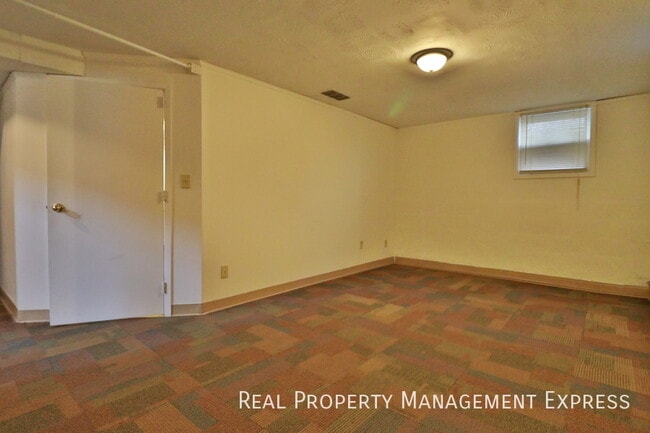 1113 W 9th St, Sioux Falls, SD 57104 - photo 6