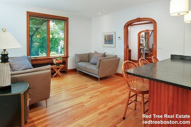 75 Somerset Rd unit 1, Brookline, MA 02445 - photo 2