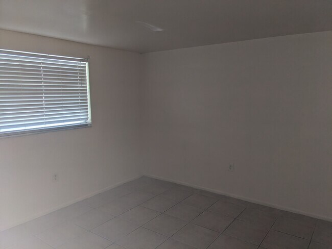 5417 Lemon St unit 5417 Lemon St Back U, New Port Richey, FL 34652 - photo 6