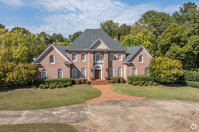 Crystal Hills is home to several large homes over 5,000 square feet.