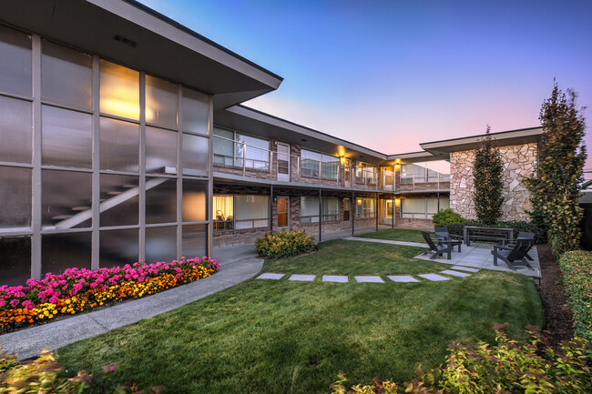 Cascade View Courtyard