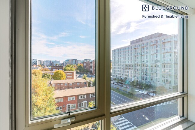 301 M St SW unit FL6-ID1205, Washington, DC 20024 - photo 4