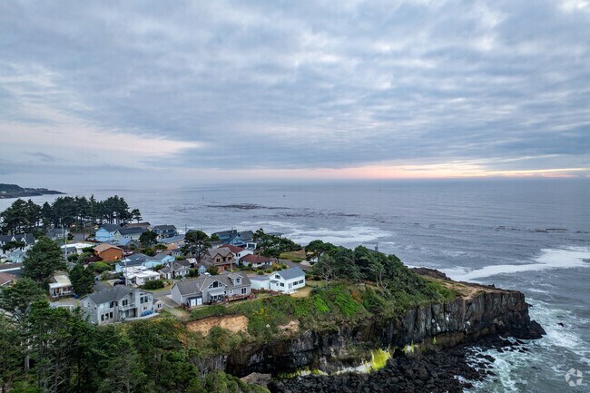 Little Whale Cove offers stunning views of the Oregon coast line.