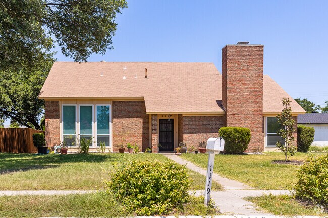 Ranch Homes in Mark Twain are often made of brick or wood, with a sloping roof and big windows.