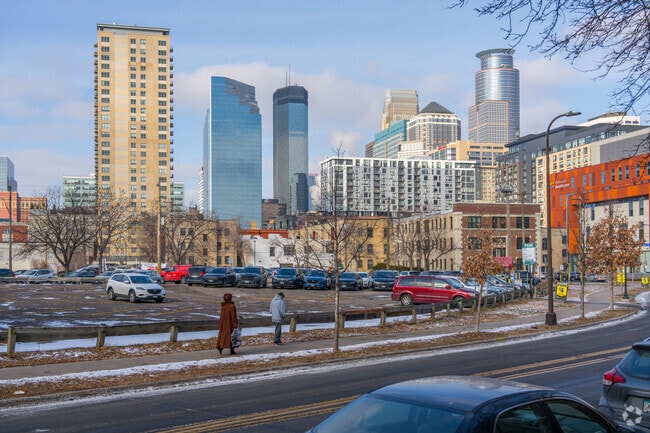 Elliot Park residents live within walking distance of downtown attractions.