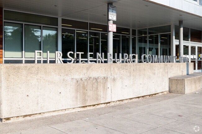 Community Center offers recreation near Fisher’s Village‑Orchards.