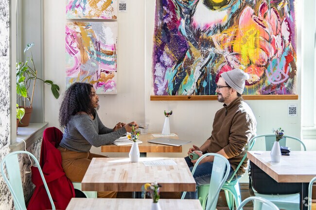 Spring Hill City View residents meet and gather at De Fer Coffee & Tea.