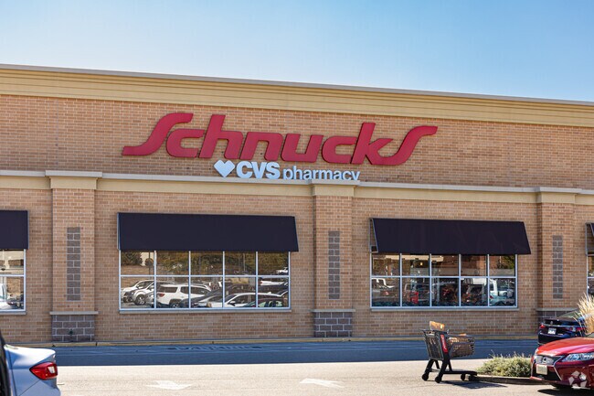 Schnucks in Des Peres has all you want in a grocery store.