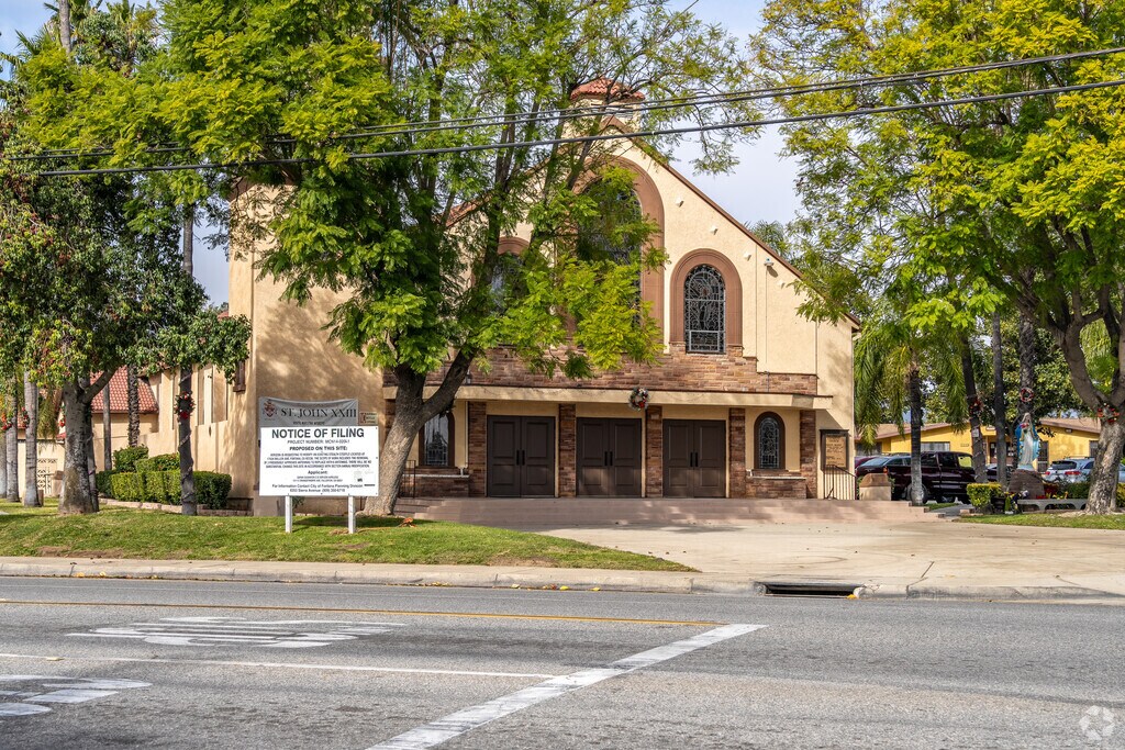 Your kids will enjoy learning in the inspiring atmosphere of Resurrection Academy.