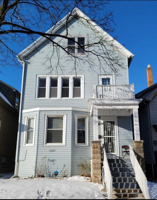 2327 S 7th St Unit Upper, Milwaukee, WI 53215