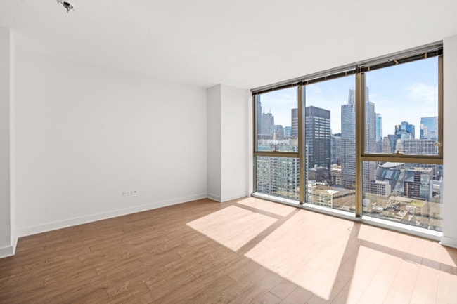 182 N Garland Ct, Chicago, IL 60601 - photo 4