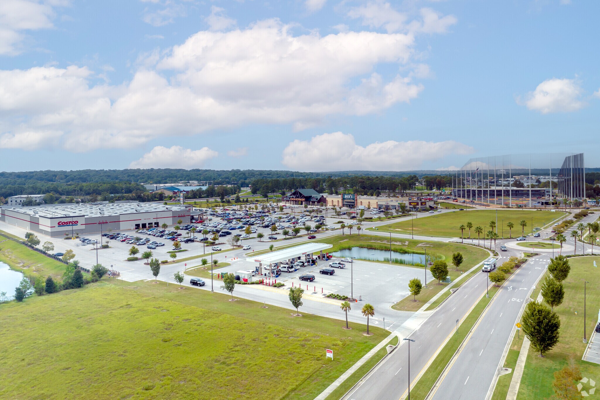 Costco and all it brings is where you can shop or dine close to Riviera in Mobile Alabama.