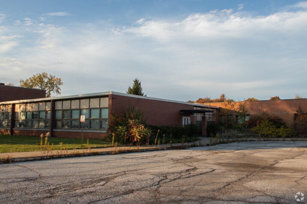 Leroy Elementary School provides education in the neighborhood of 
Outlying Lake County.