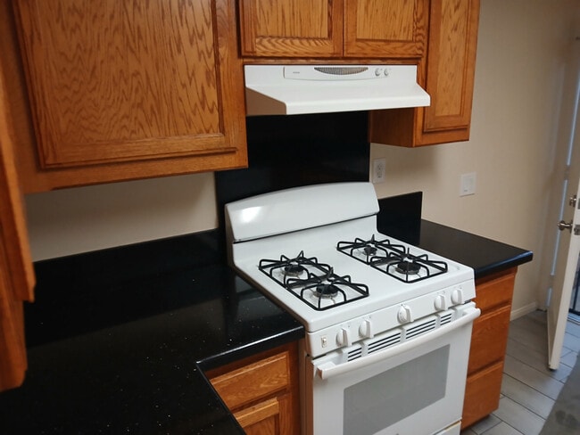 38550 22nd St E, Palmdale, CA 93550 - photo 3