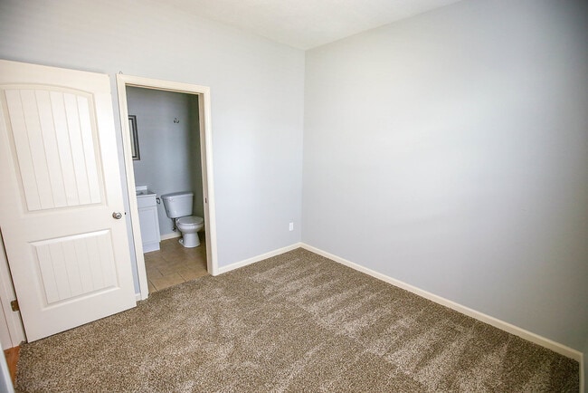 1325 E Cherry St, Springfield, MO 65802 - photo 5