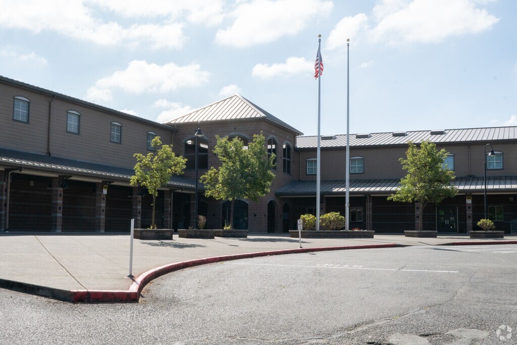 Welcome to Thunder Mountain Middle School in Enumclaw.