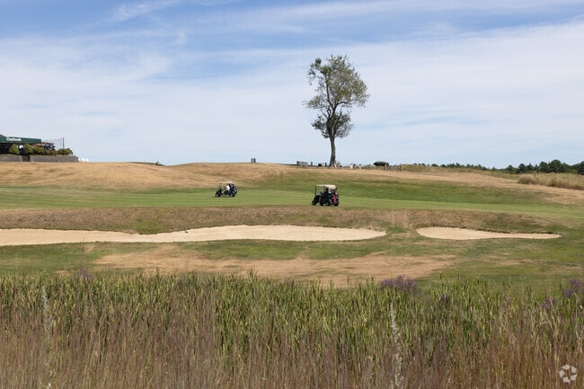 Escape to a golfer's paradise near Rollingsford and enjoy a day on the beautiful fairways of The Links at Outlook.
