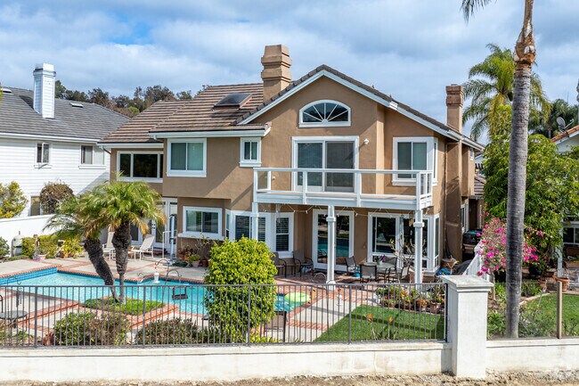 Homes in Crest de Ville have a great deal of traditional architecture styles.