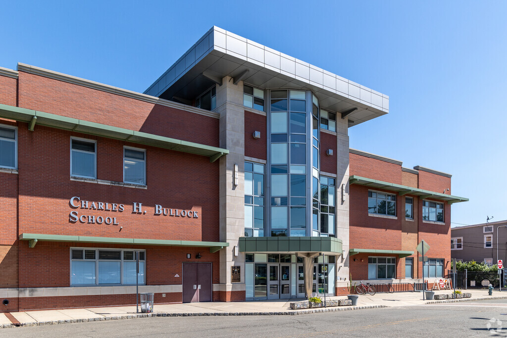 The student-teacher ratio at Charles H. Bullock School is 9:1, better than the district average.