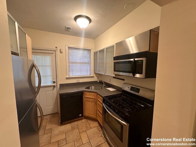 7 Chesterton St unit 1, Roxbury, MA 02119 - photo 3