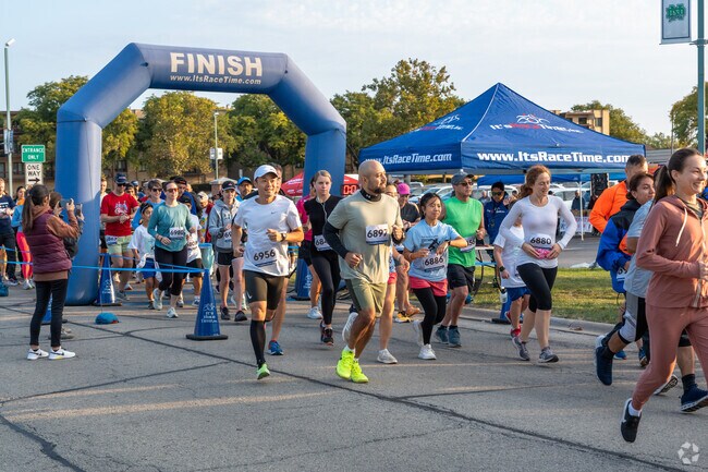 Niles runners can participate in events like the Harvest Hustle 5K race at Oak Park.